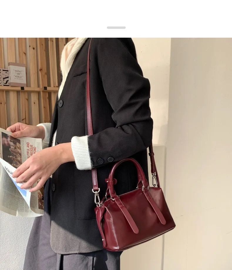 ELENIA MINI SCHULTERTASCHE – ELEGANTER LOOK MIT KETTENRIEMEN