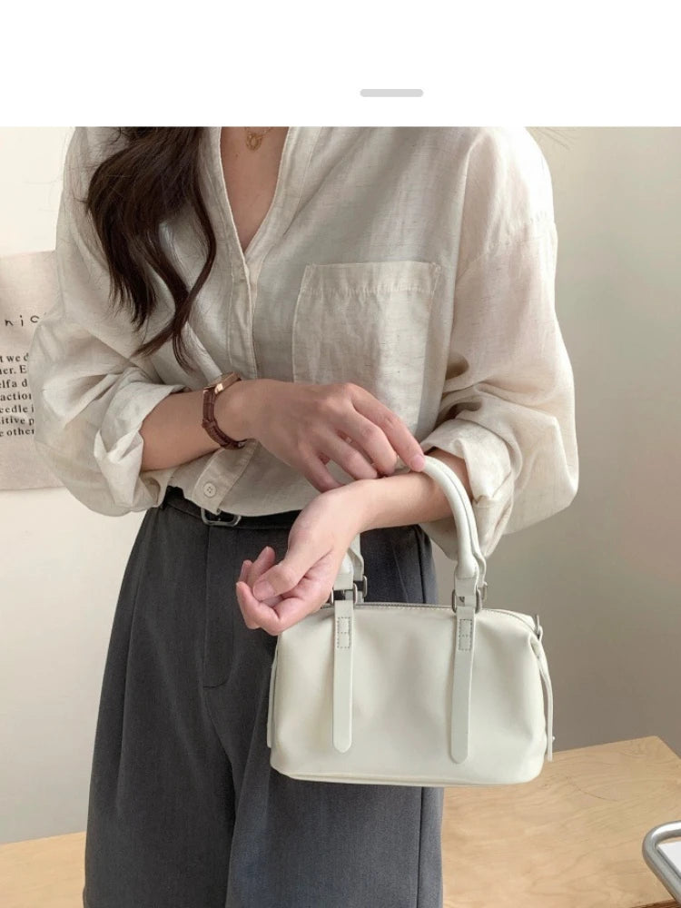 ELENIA MINI SCHULTERTASCHE – ELEGANTER LOOK MIT KETTENRIEMEN