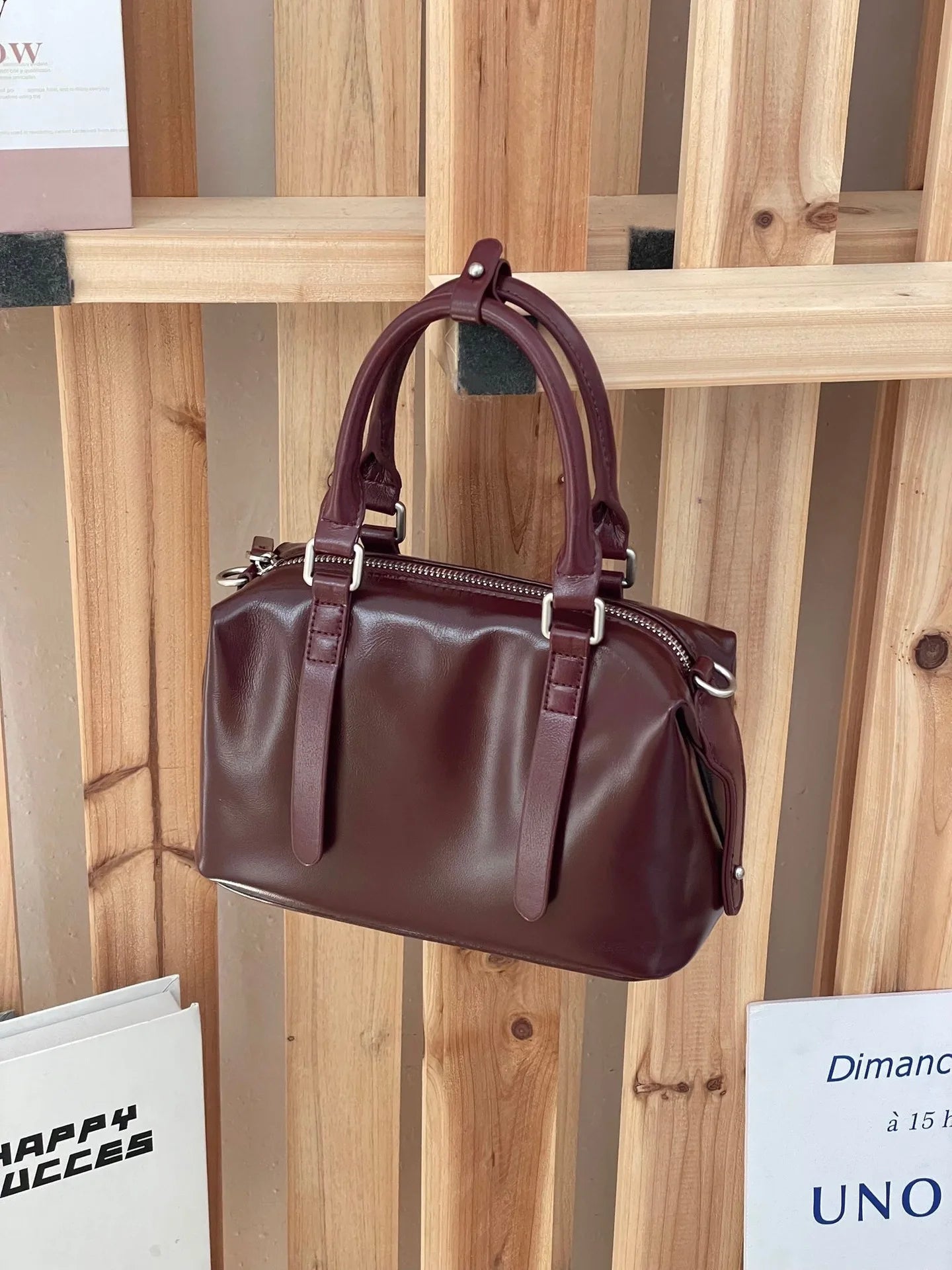ELENIA MINI SCHULTERTASCHE – ELEGANTER LOOK MIT KETTENRIEMEN