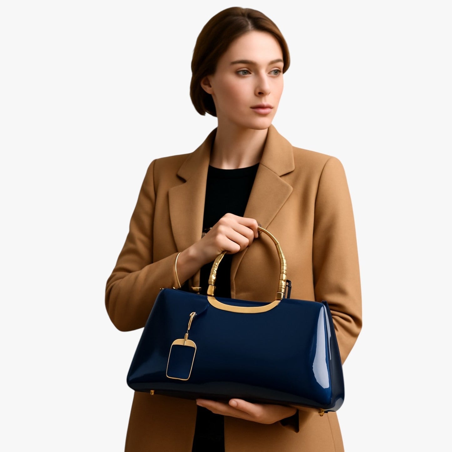 ADELA SCHULTERTASCHE MIT GOLDKETTE UND HOCHGLANZ-FINISH