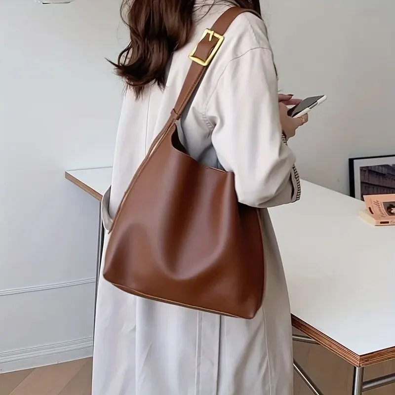 SOLEDAD UMHÄNGETASCHE – MINIMALISTISCHE SHOULDER BAG IN BRAUN