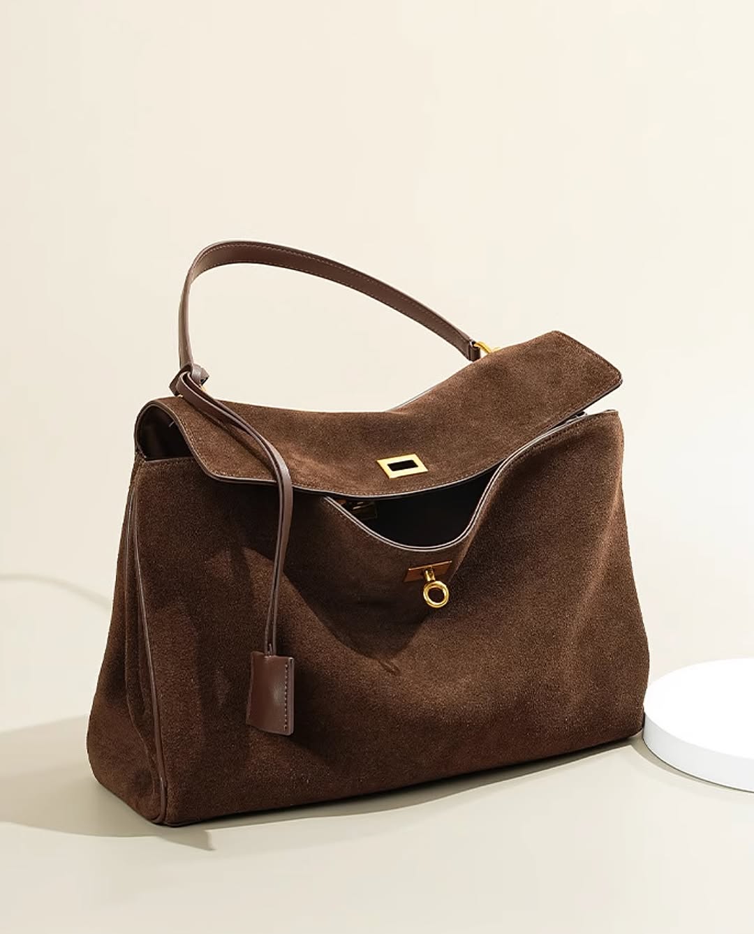 AMÉLIE VINTAGE-TASCHE – BRAUNE SCHULTERTASCHE MIT GOLDDETAILS & SCHLOSS
