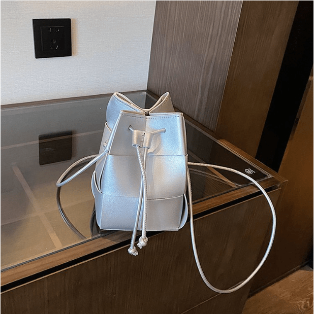 ANIKADEL BEUTELTASCHE – KOMPAKTER LEDER-BEUTEL MIT ZUGBAND & CROSSBODY-RIEMEN