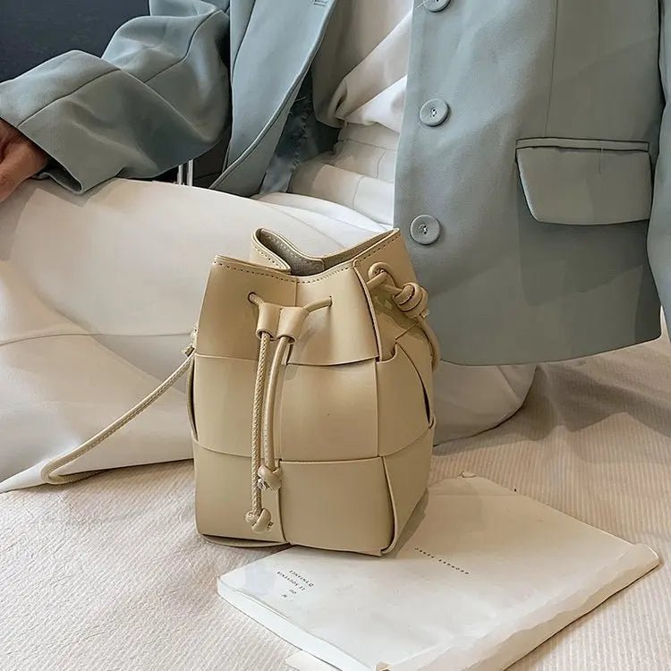 ANIKADEL BEUTELTASCHE – KOMPAKTER LEDER-BEUTEL MIT ZUGBAND & CROSSBODY-RIEMEN