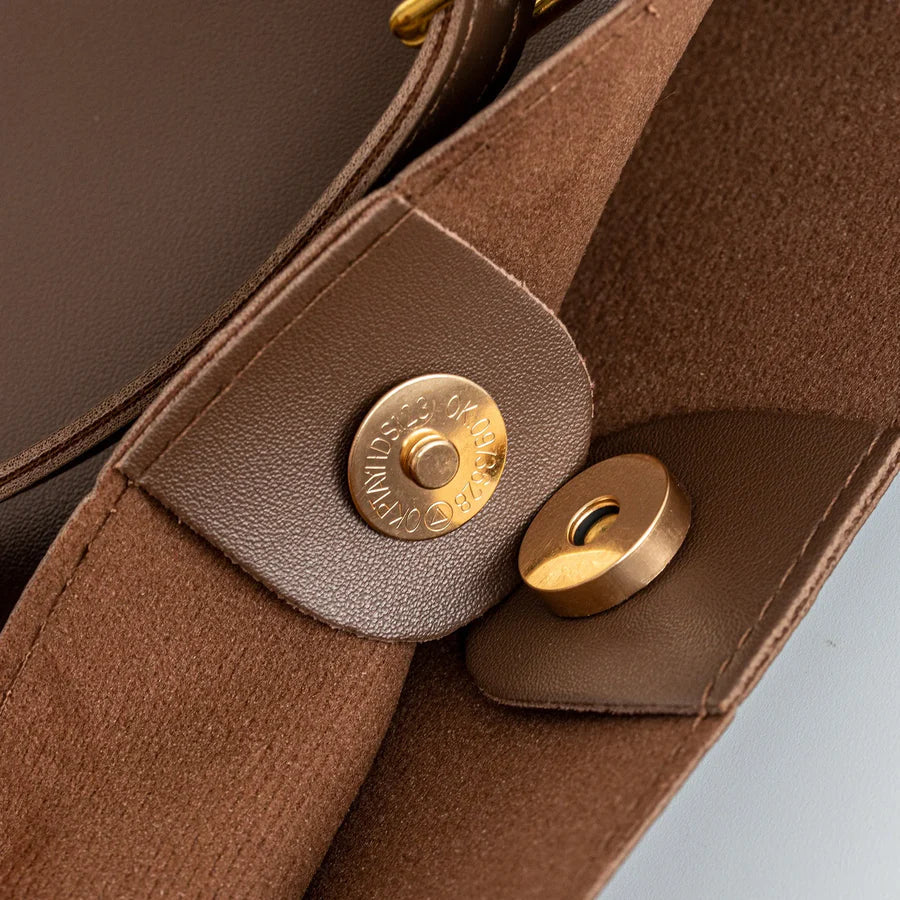 MAELI SCHULTERTASCHE – KLASSISCHE SHOPPER BAG MIT GOLDDETAILS