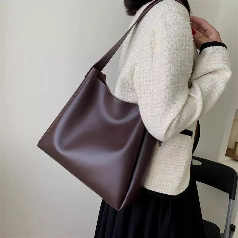 BELLA SCHULTERTASCHE – MINIMALISTISCHE VEGANE TASCHE MIT STRUKTUR & STYLE