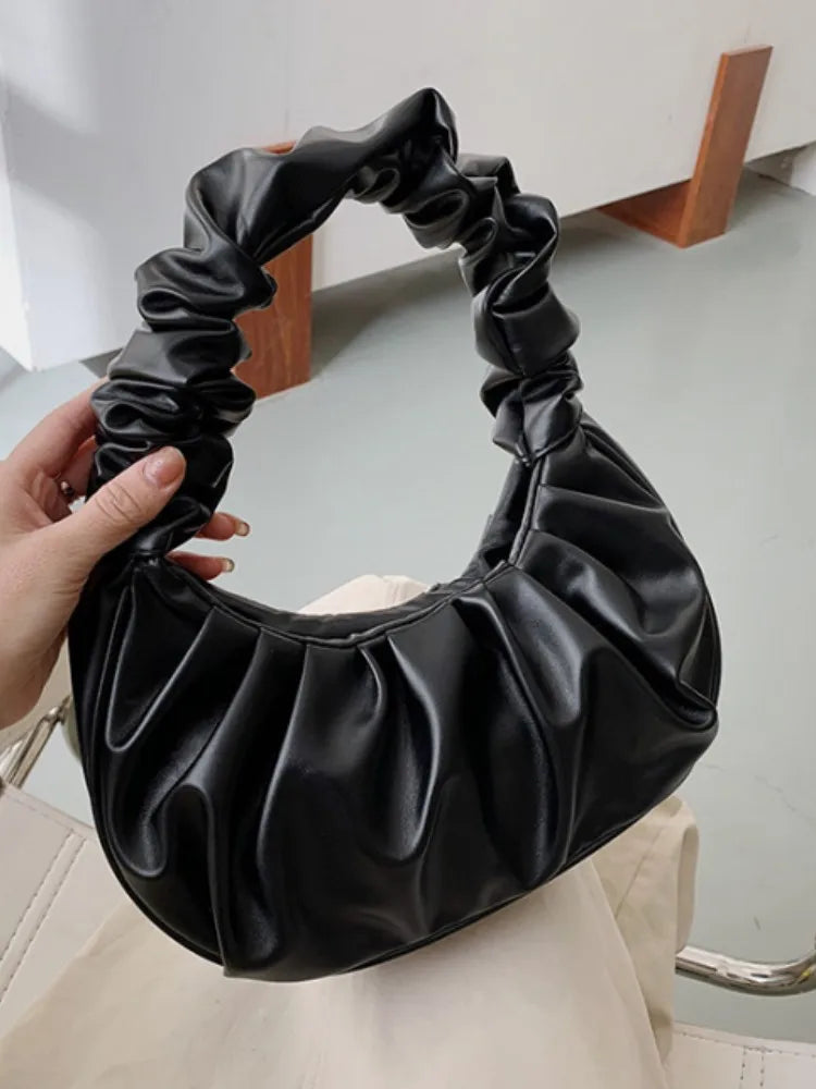 ROSELYN SCHULTERTASCHE – GERAFFTE TASCHENFORM MIT STRETCH-HENKEL