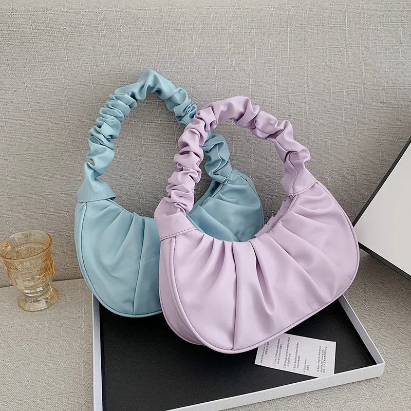 ROSELYN SCHULTERTASCHE – GERAFFTE TASCHENFORM MIT STRETCH-HENKEL