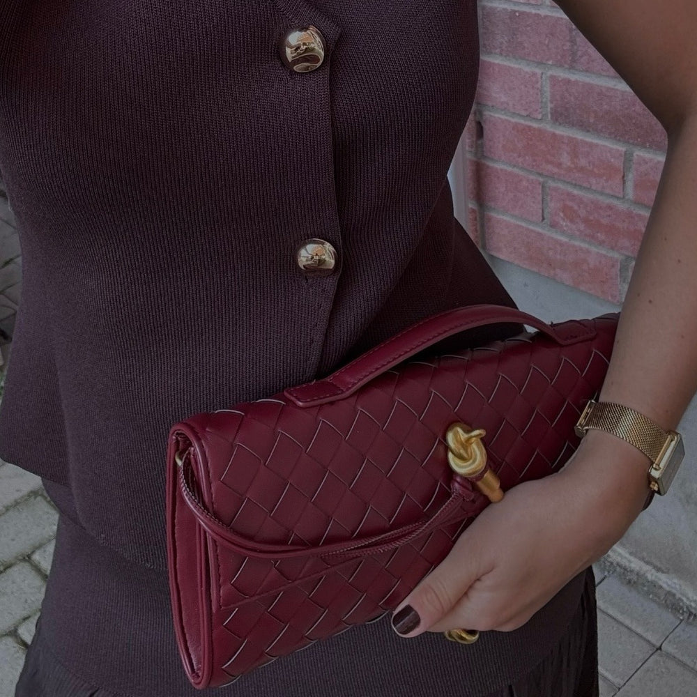 NYSSA SCHULTERTASCHE – GESTEPPTER LOOK MIT GOLDDETAIL & PARISIAN CHIC