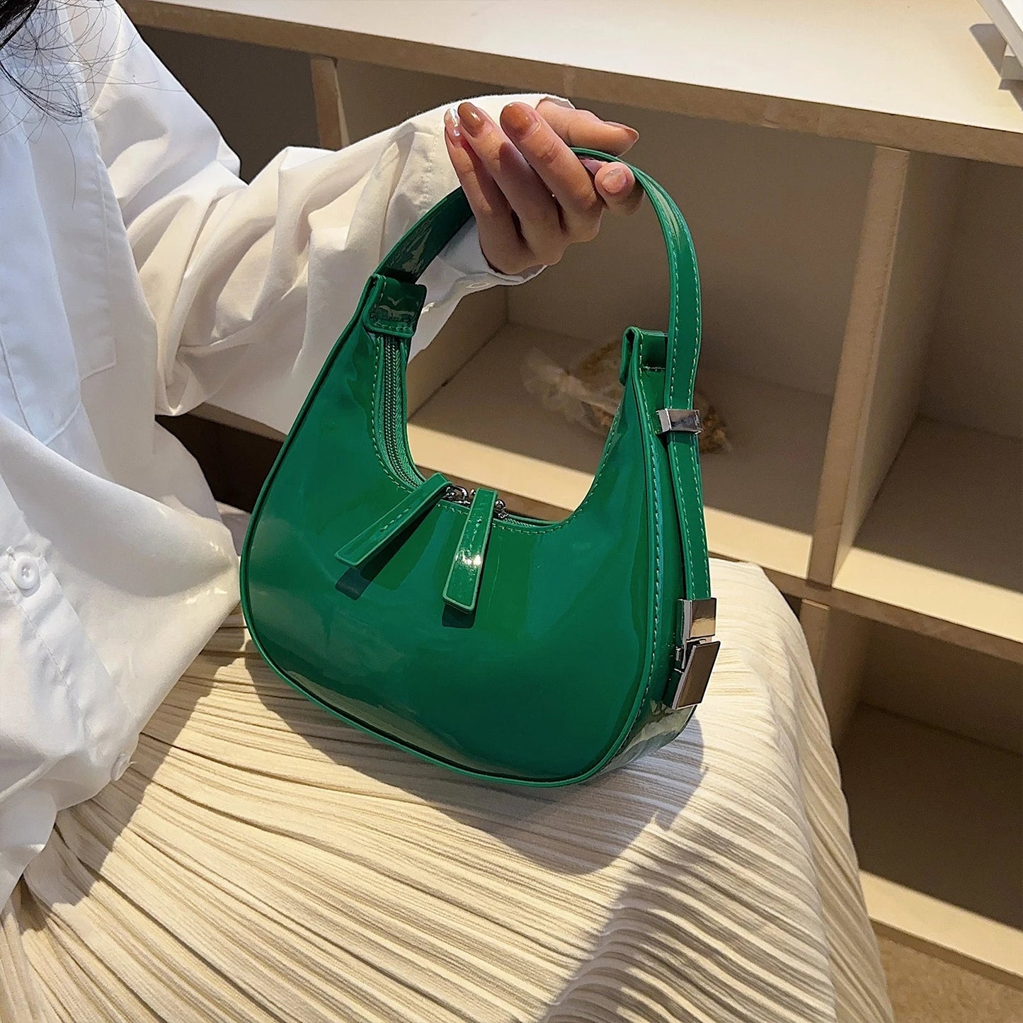 NOELIA HOBO-TASCHE – GLÄNZENDE SHOULDER BAG AUS PU-LEDER