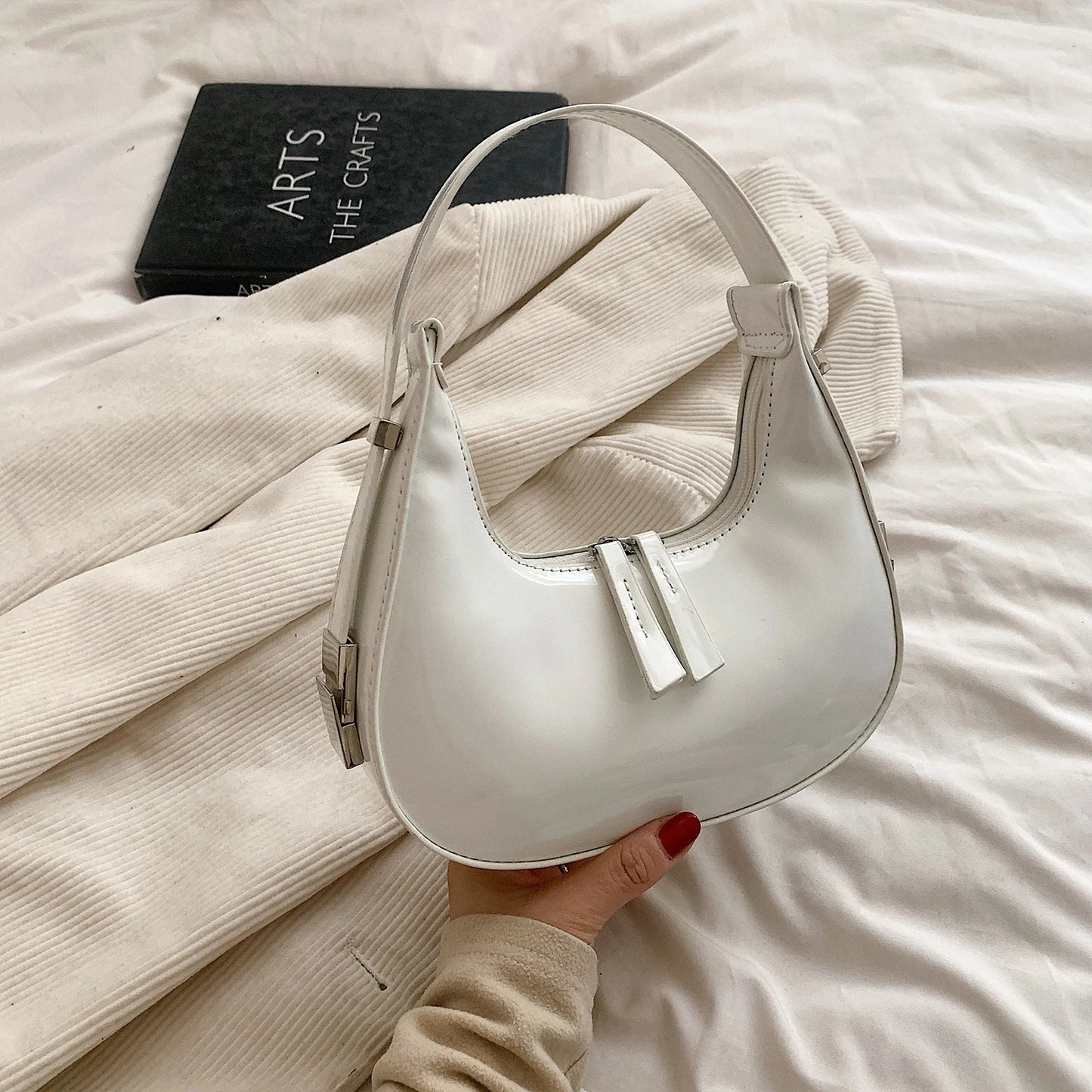 NOELIA HOBO-TASCHE – GLÄNZENDE SHOULDER BAG AUS PU-LEDER