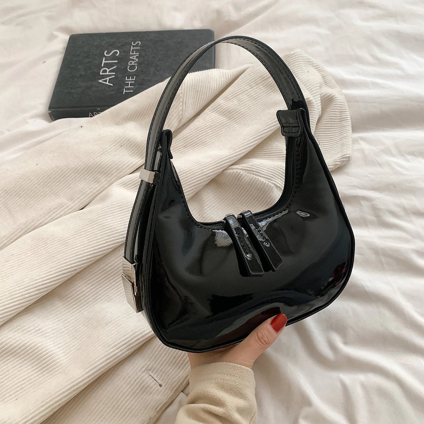 NOELIA HOBO-TASCHE – GLÄNZENDE SHOULDER BAG AUS PU-LEDER