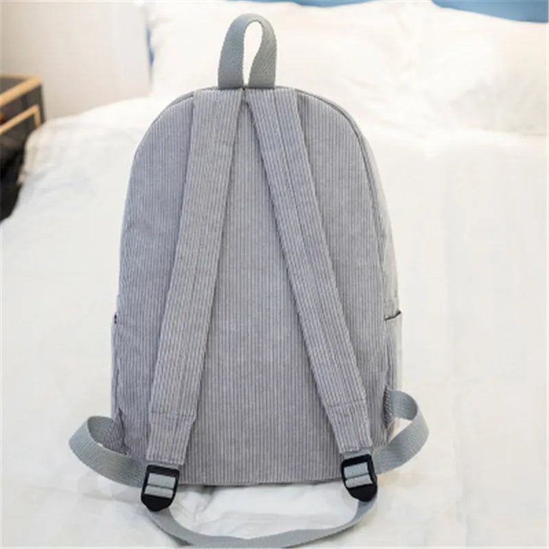 ZAFIRA CORD-RUCKSACK FÜR DAMEN IN ROSA ODER GRAU – RETRO & WEICH