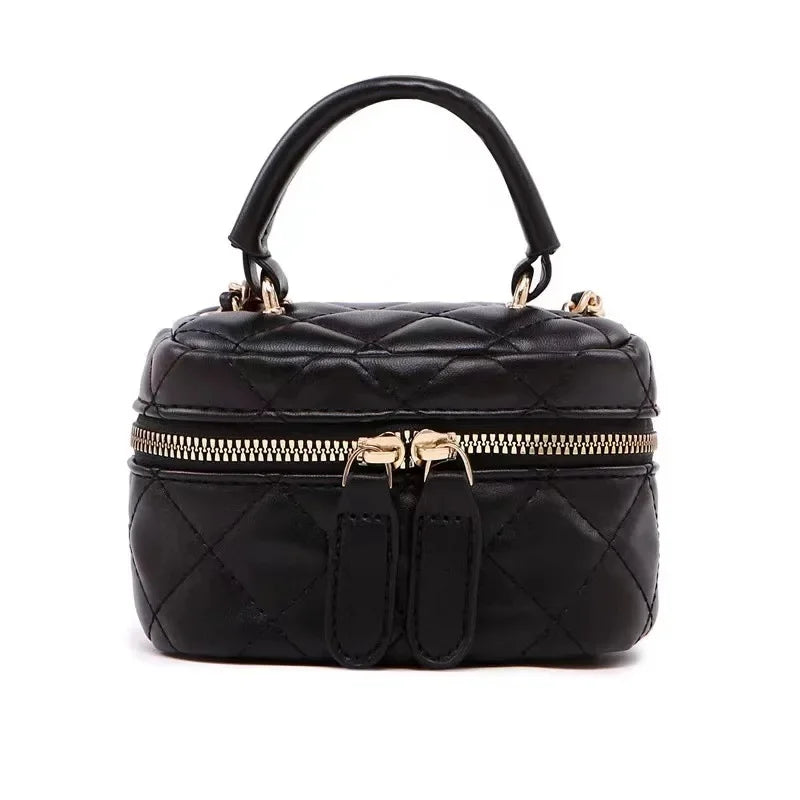 MAÉLYS MINI UMHÄNGETASCHE – ELEGANTE BOX-BAG MIT KETTE & GRIFF
