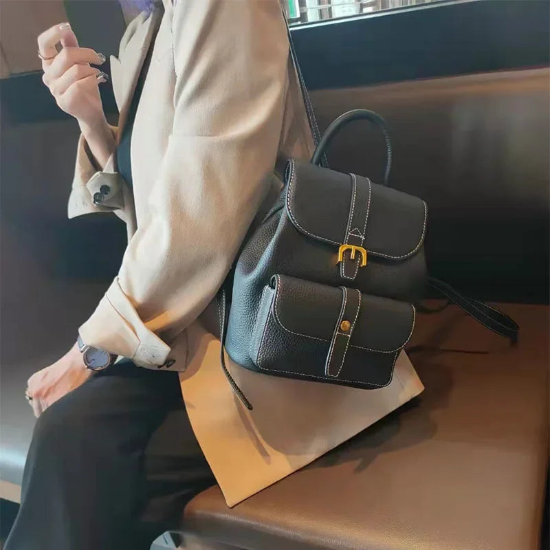 FLAVIA RUCKSACK – ELEGANTER CITY-RUCKSACK MIT SCHNALLE UND FÄCHERN