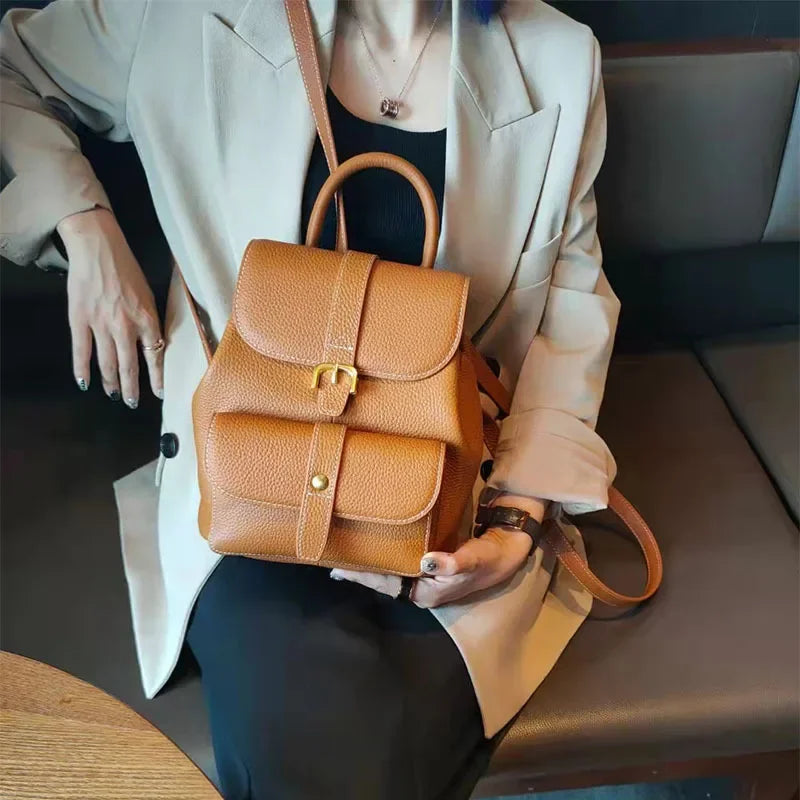 FLAVIA RUCKSACK – ELEGANTER CITY-RUCKSACK MIT SCHNALLE UND FÄCHERN