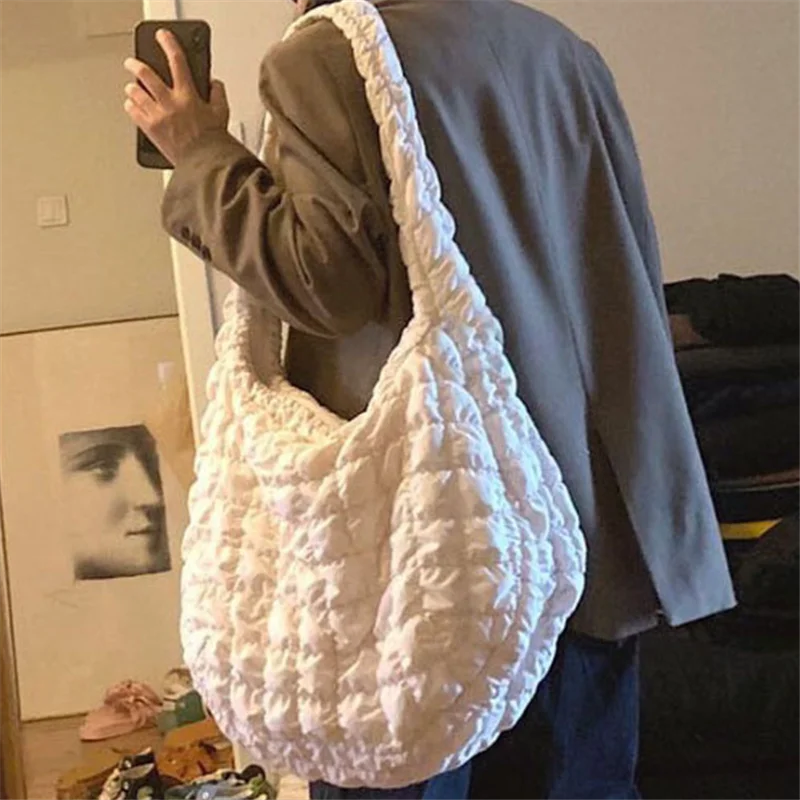 MAIRÉN PLISSIERTE SCHULTERTASCHE MIT GROSSER KAPAZITÄT