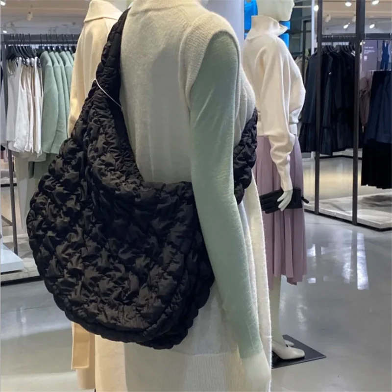 MAIRÉN PLISSIERTE SCHULTERTASCHE MIT GROSSER KAPAZITÄT