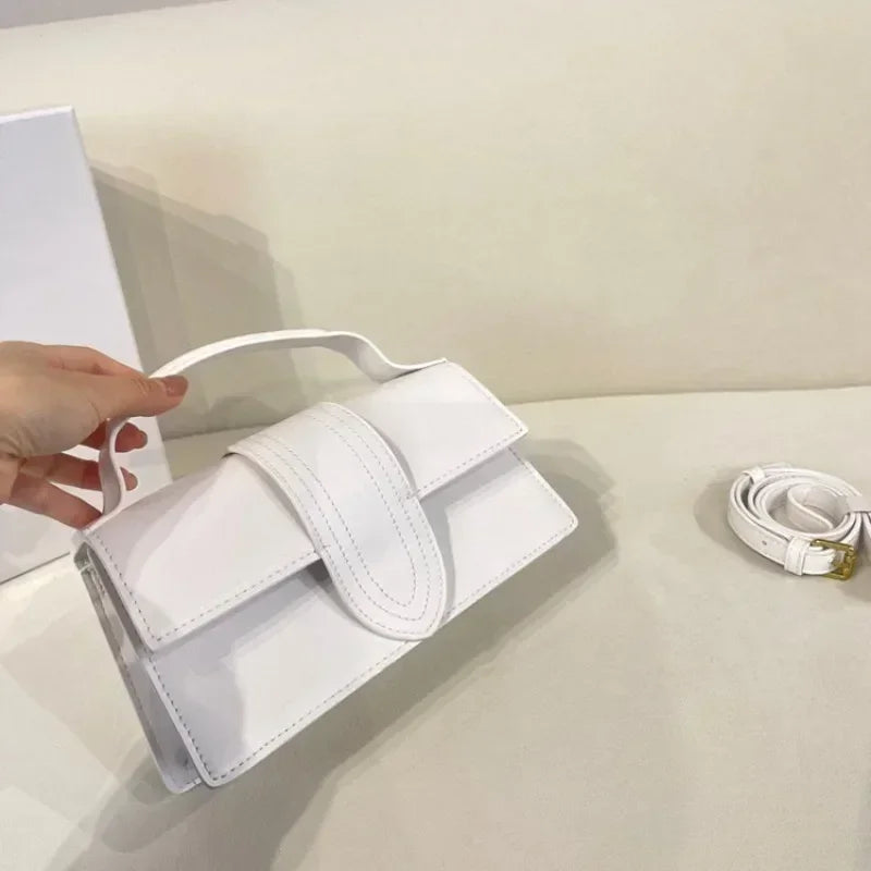 EDEN SCHULTERTASCHE MIT STRUKTUR UND MAGNETKLAPPE