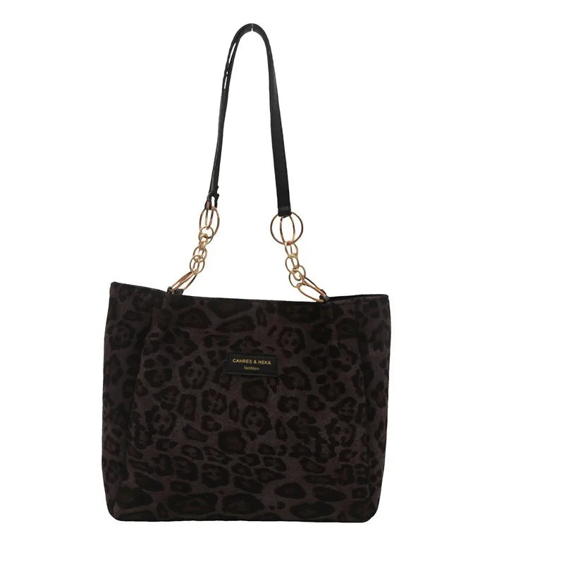 KIMBERLY HANDTASCHE – LEOPARDENMUSTER MIT GOLDKETTE & INNENTASCHE