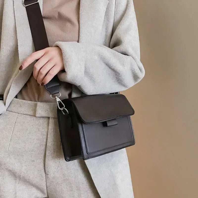 NOELY UMHÄNGETASCHE – KOMPAKTE FLAP-BAG MIT SCHULTERGURT