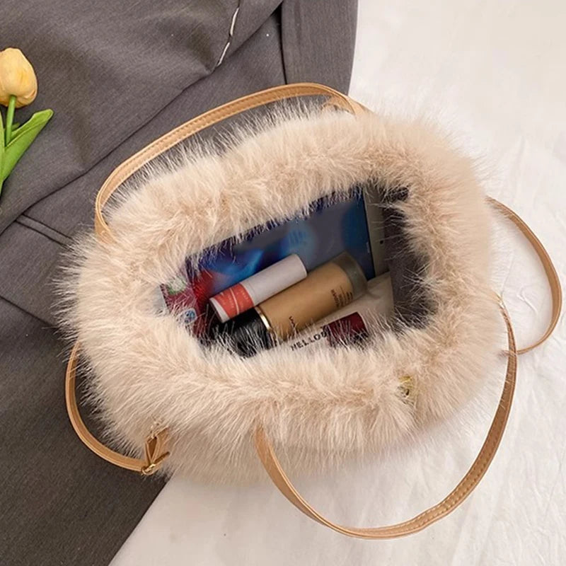 MAELIA PLÜSCH MINI UMHÄNGETASCHE MIT LEDERBAND