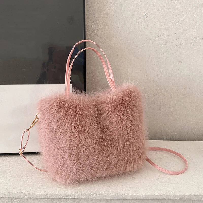 MAELIA PLÜSCH MINI UMHÄNGETASCHE MIT LEDERBAND