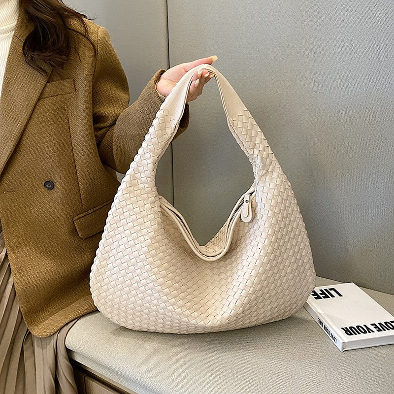 LAILA SCHULTERTASCHE – GEFLOCHTENE HOBOTASCHE AUS PU-LEDER