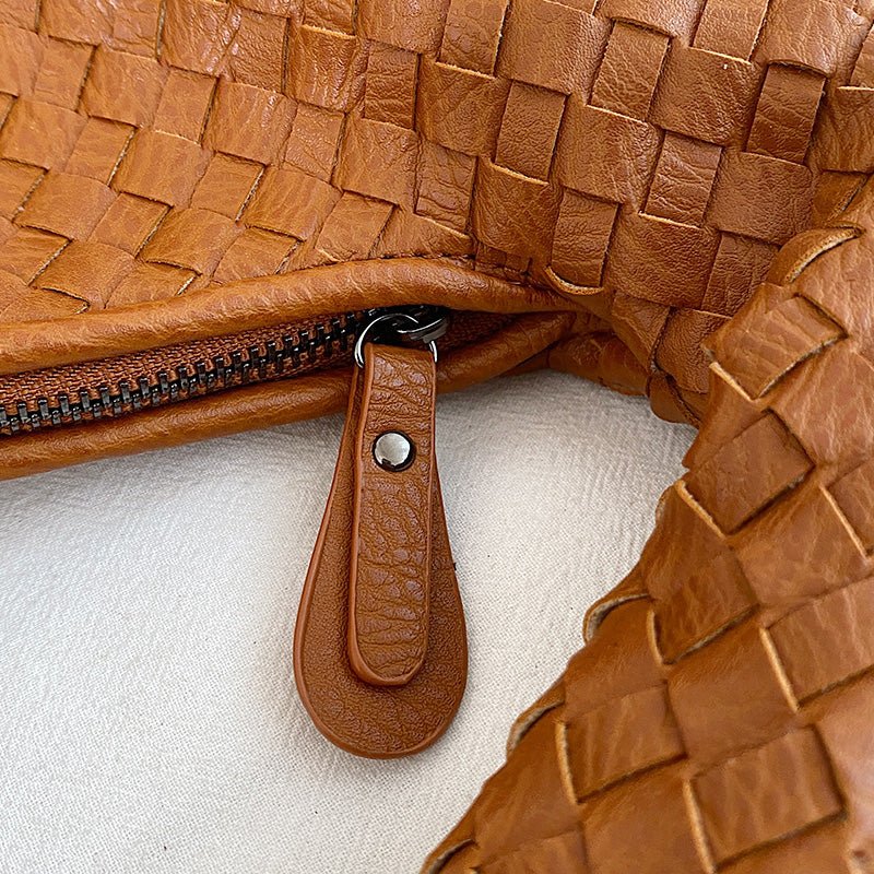 LAILA SCHULTERTASCHE – GEFLOCHTENE HOBOTASCHE AUS PU-LEDER