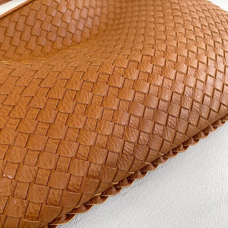 LAILA SCHULTERTASCHE – GEFLOCHTENE HOBOTASCHE AUS PU-LEDER
