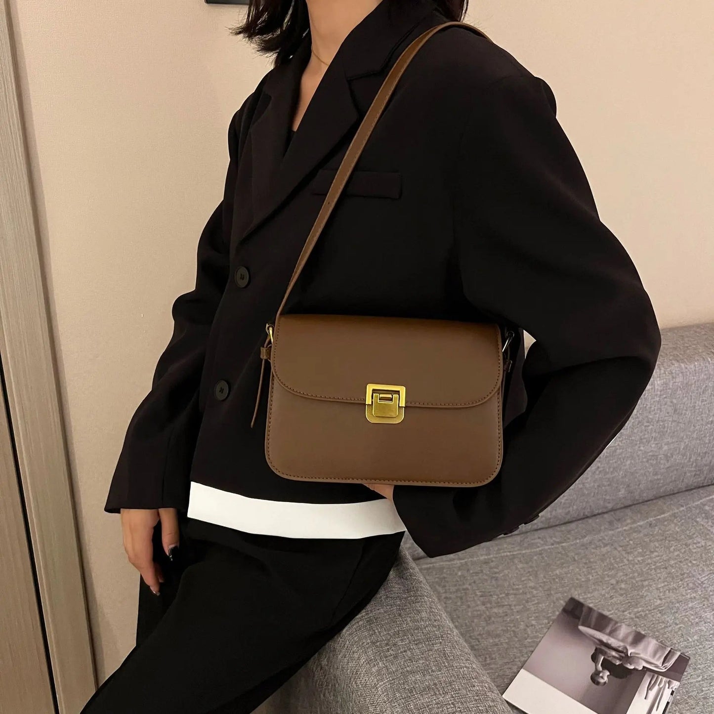 LAINA UMHÄNGETASCHE – QUADRATISCHE MINI-SHOULDERBAG AUS PU-LEDER