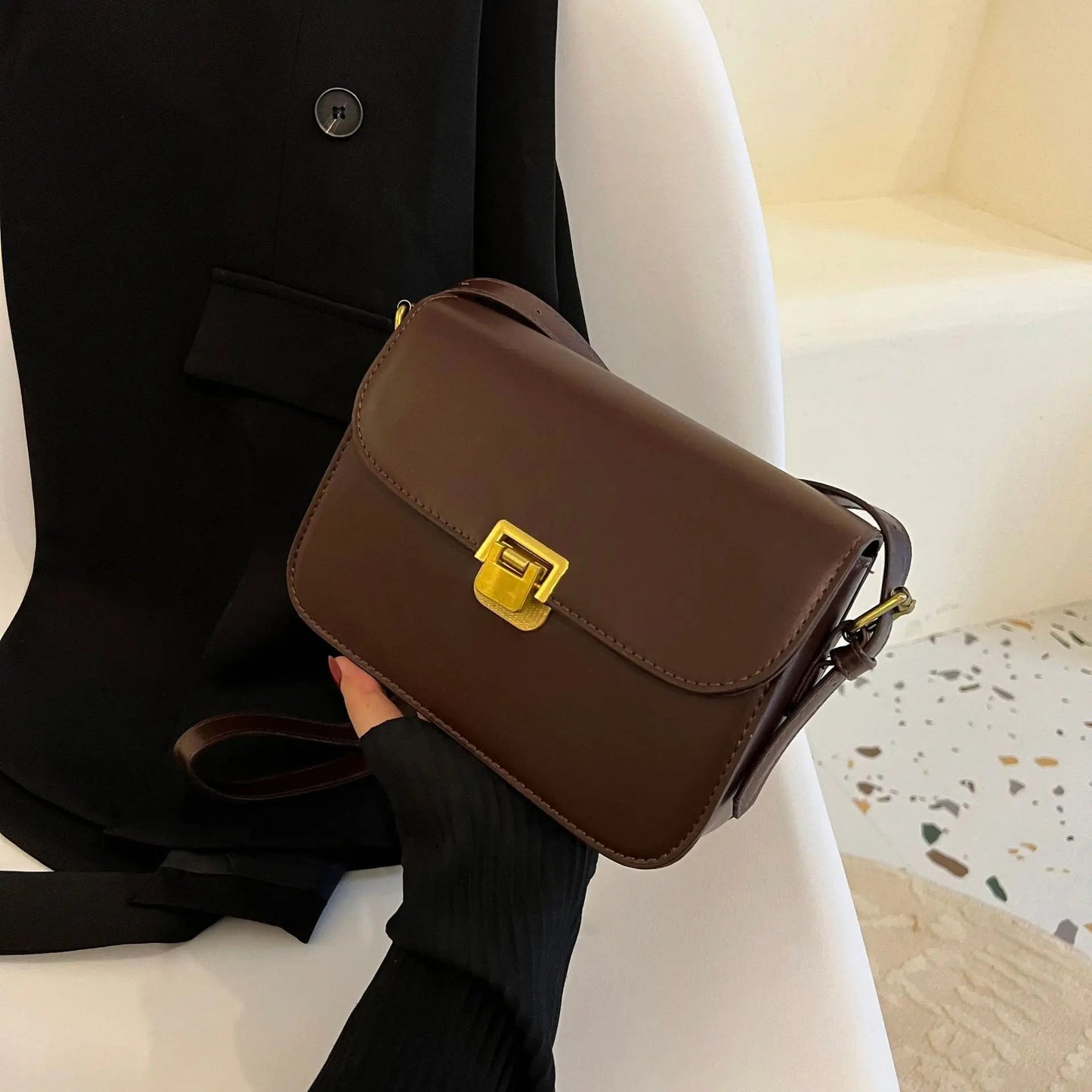 LAINA UMHÄNGETASCHE – QUADRATISCHE MINI-SHOULDERBAG AUS PU-LEDER