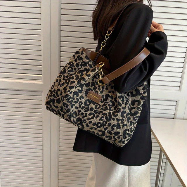 LEONORA LEO-SHOULDERBAG – STATEMENT-SCHULTERTASCHE MIT GOLDCHAIN