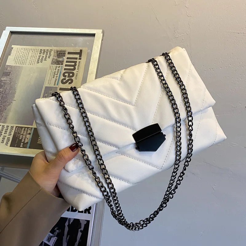 LILLIANA KETTENTASCHE – KOMPAKTE UMHÄNGETASCHE MIT CHAIN-STRAP & POLSTERUNG