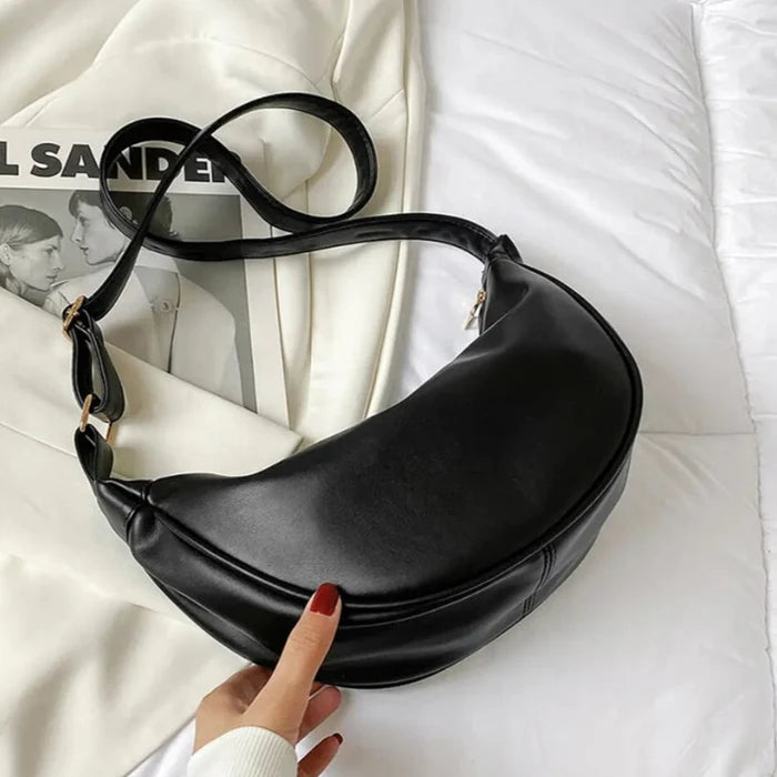 MIREYA SCHULTERTASCHE – HALBMOND-TASCHE MIT URBANEM CHARME
