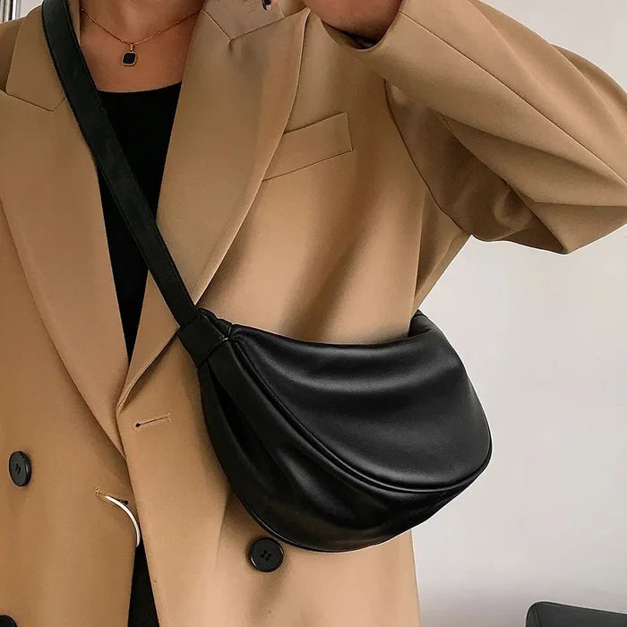 MIREYA SCHULTERTASCHE – HALBMOND-TASCHE MIT URBANEM CHARME