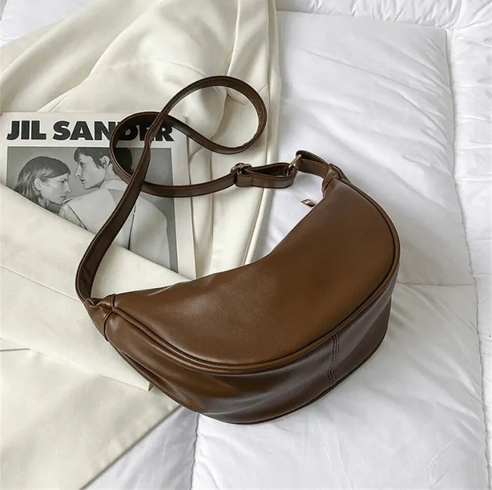 MIREYA SCHULTERTASCHE – HALBMOND-TASCHE MIT URBANEM CHARME