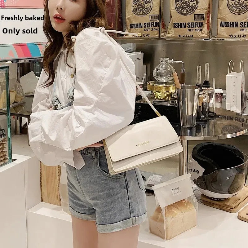 MEIXIAOMEI UMHÄNGETASCHE – KLASSISCHE SHOULDER BAG IN CREME ODER BRAUN