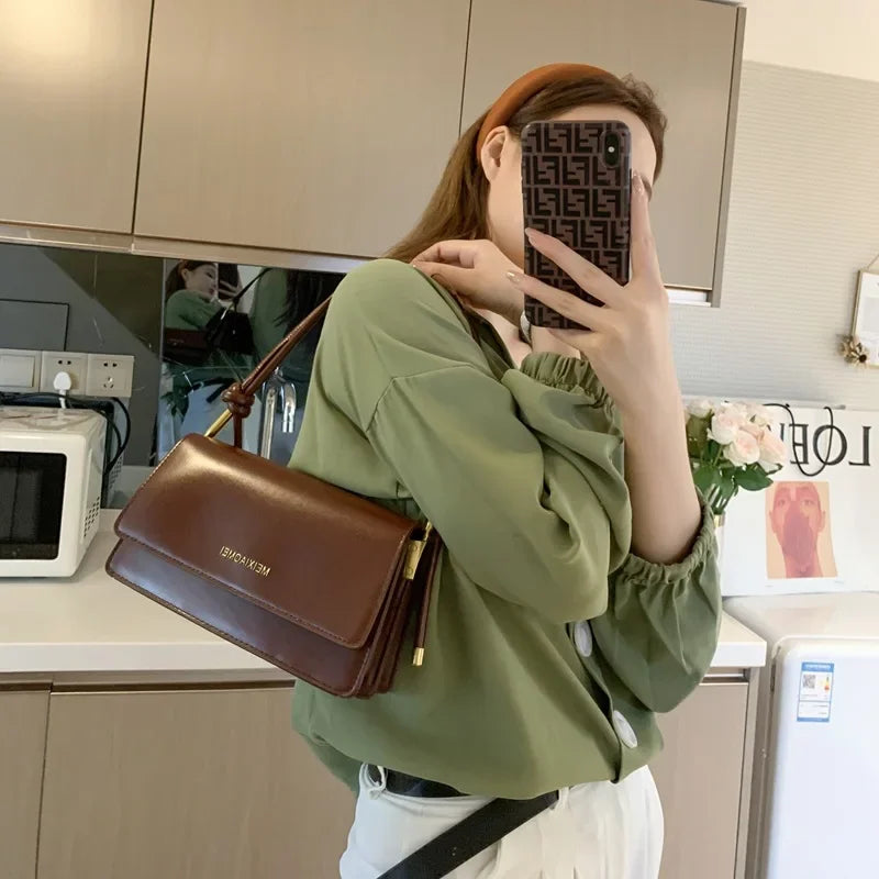 MEIXIAOMEI UMHÄNGETASCHE – KLASSISCHE SHOULDER BAG IN CREME ODER BRAUN