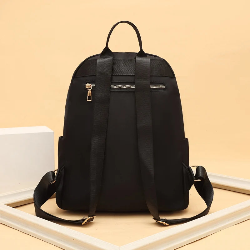VANORA SCHULRUCKSACK – WASSERABWEISENDER OXFORD-RUCKSACK MIT GOLDDETAILS