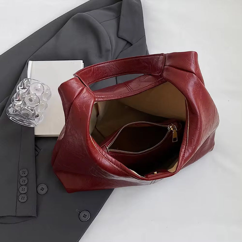 NOVA SCHULTERTASCHE IN LEDEROPTIK MIT WEICHEM FALTENLOOK