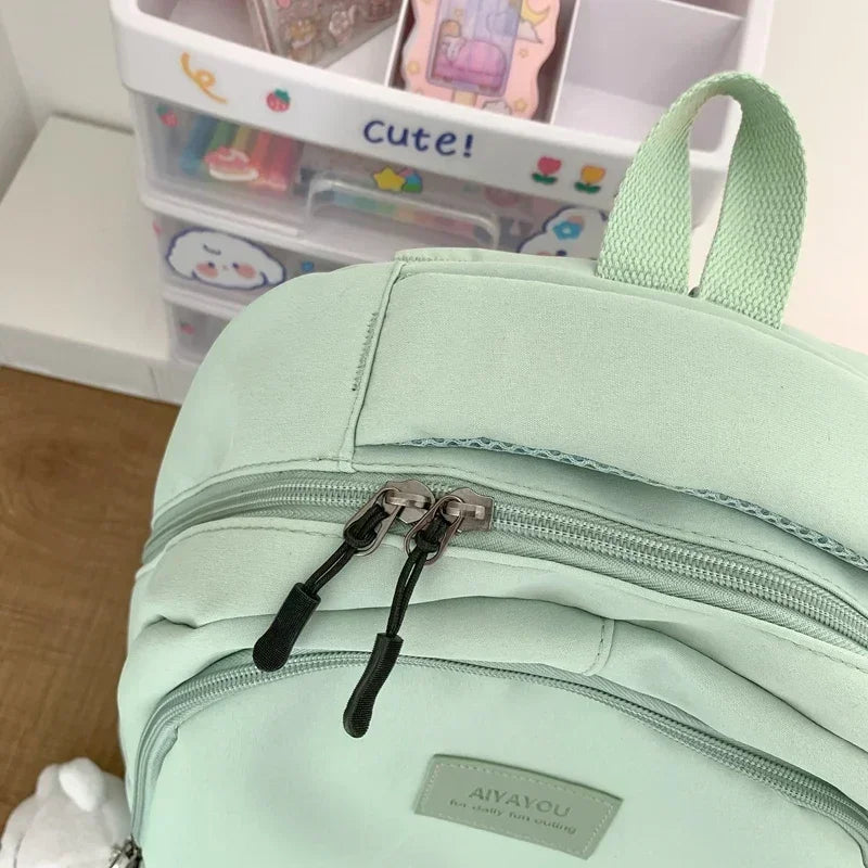 TESSA RUCKSACK – WASSERDICHTER COLLEGE-RUCKSACK MIT TEDDY-CHARM