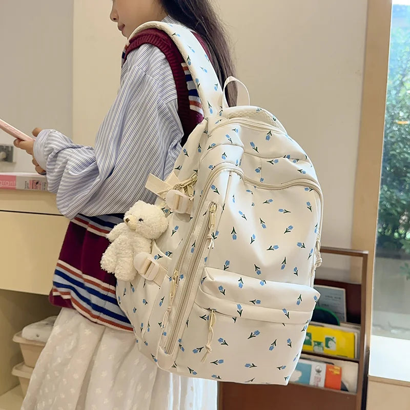 YUKINO SCHULRUCKSACK – CREME MIT PRINT & PLÜSCHANHÄNGER