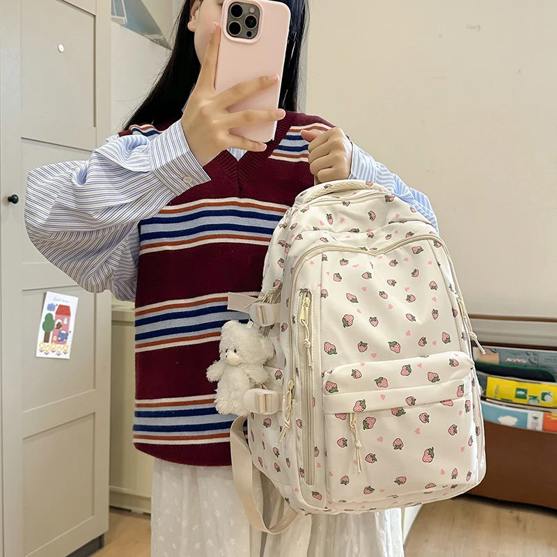 YUKINO SCHULRUCKSACK – CREME MIT PRINT & PLÜSCHANHÄNGER