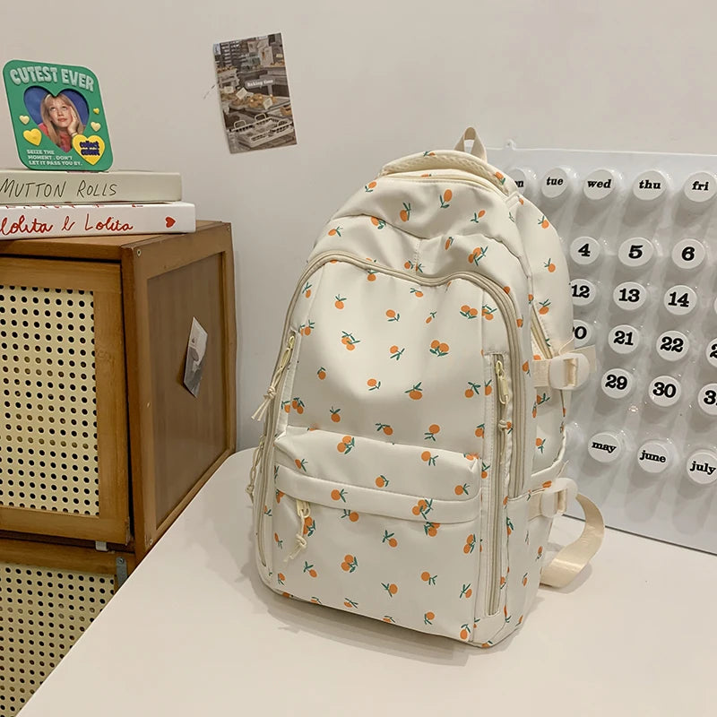 YUKINO SCHULRUCKSACK – CREME MIT PRINT & PLÜSCHANHÄNGER