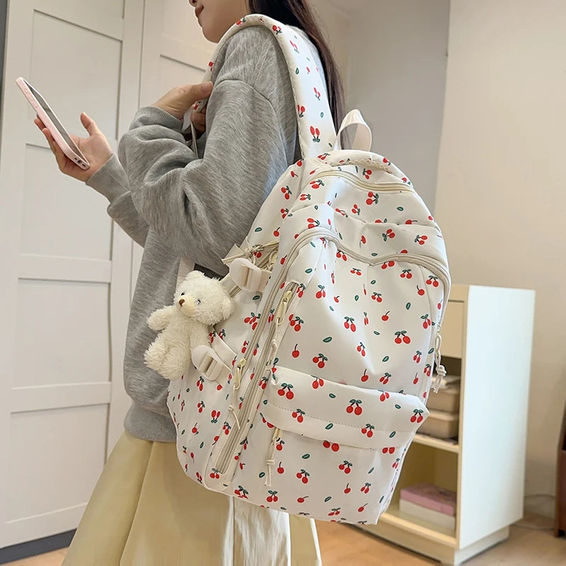 YUKINO SCHULRUCKSACK – CREME MIT PRINT & PLÜSCHANHÄNGER