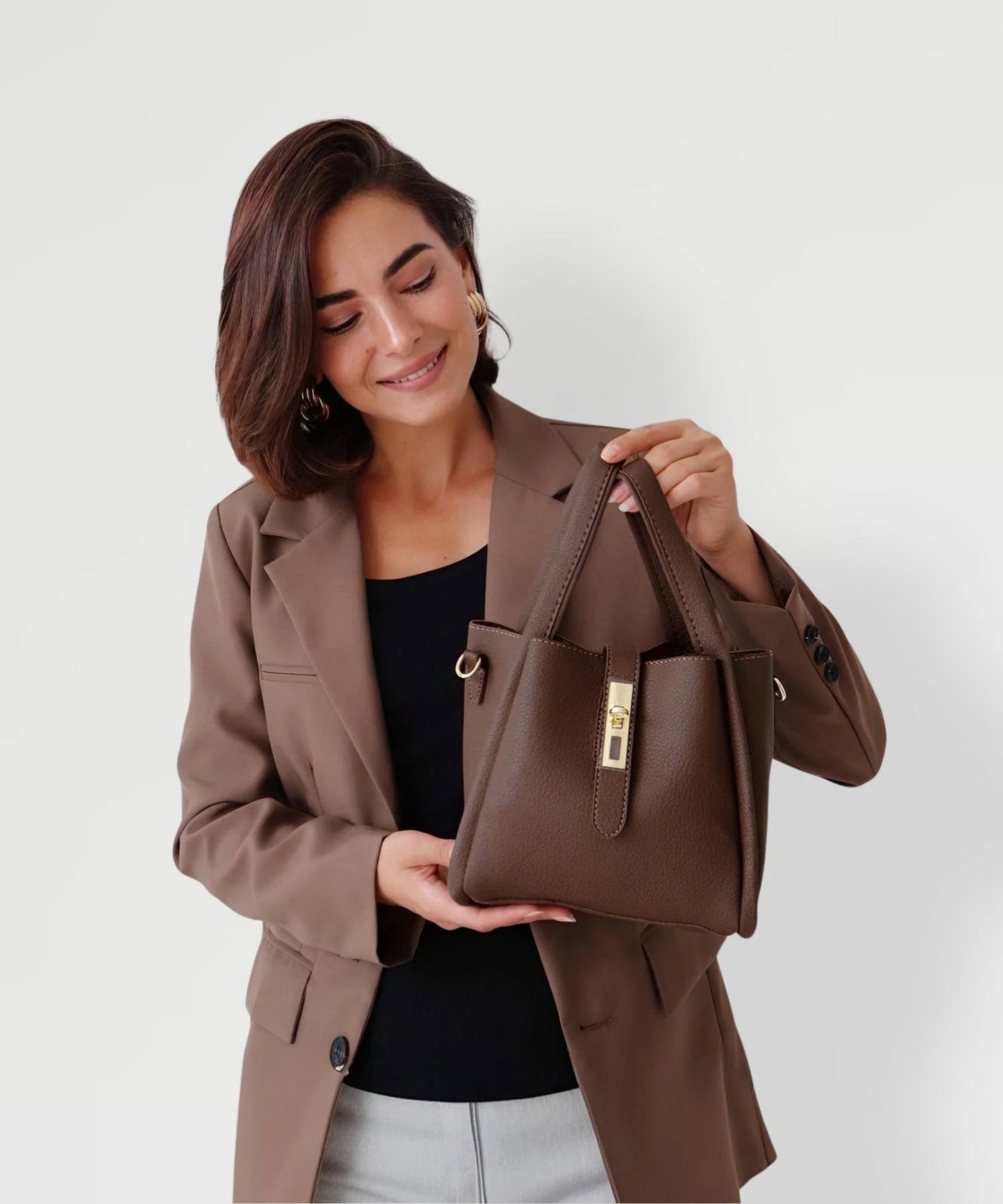 CARMELA SCHULTERTASCHE – ELEGANTE TASCHE MIT SCHLOSSDETAIL