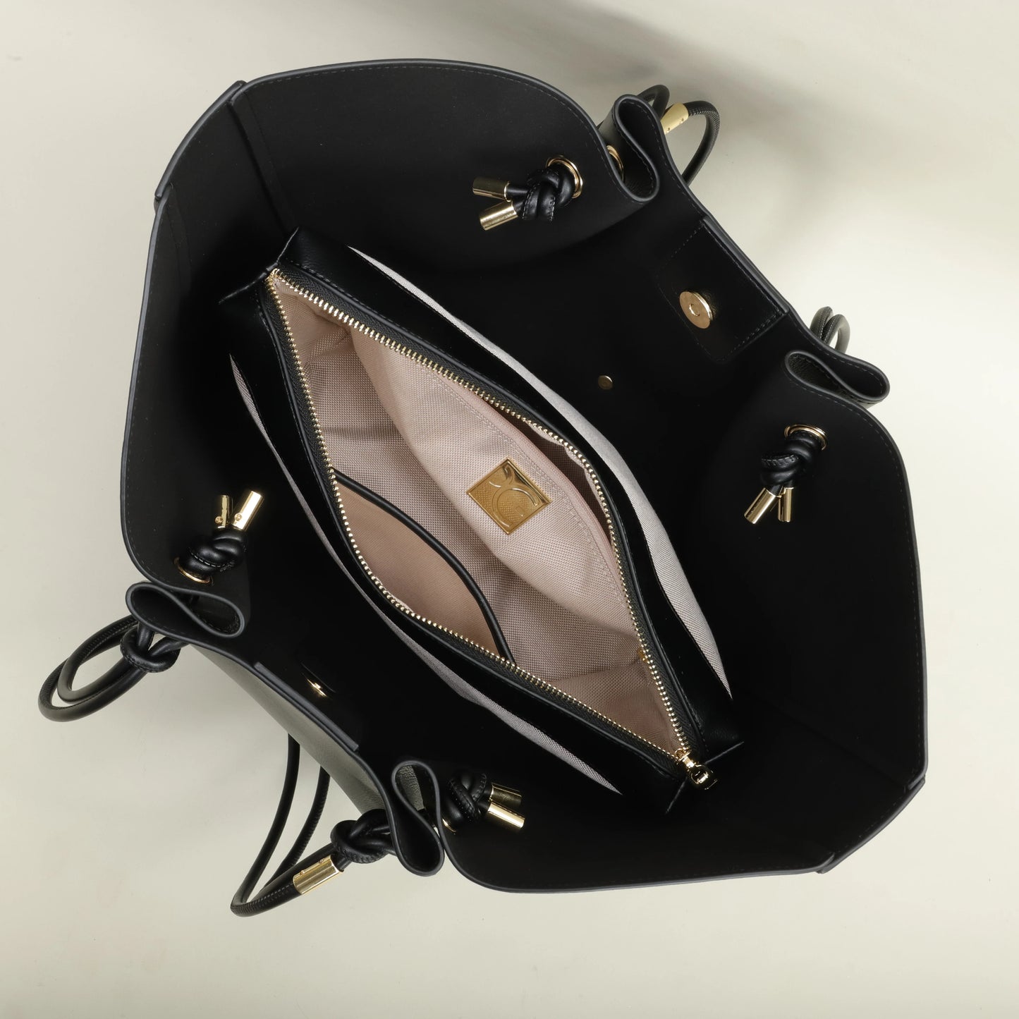 NAYELI UMHÄNGETASCHE – ELEGANTE GROSSE SHOPPING BAG FÜR JEDEN TAG