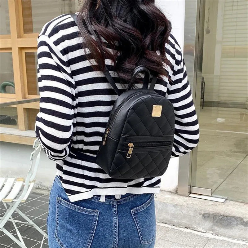 NOUVELLE SCHULTERTASCHE – STEPP-RUCKSACK FÜR DAMEN MIT GOLDDETAILS