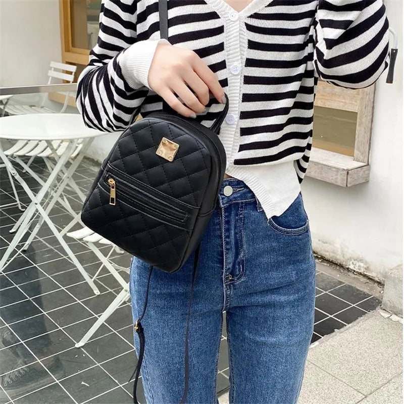 NOUVELLE SCHULTERTASCHE – STEPP-RUCKSACK FÜR DAMEN MIT GOLDDETAILS